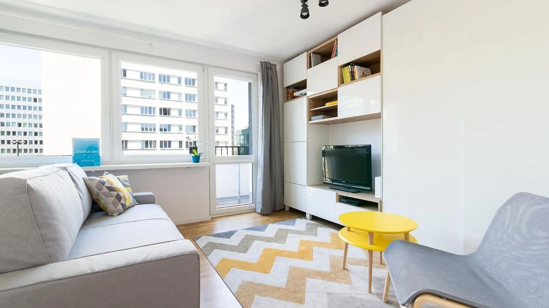 Przytulne Studio Dla 2 Osob W Centrum Warszawy By Rent Like Home Warsaw